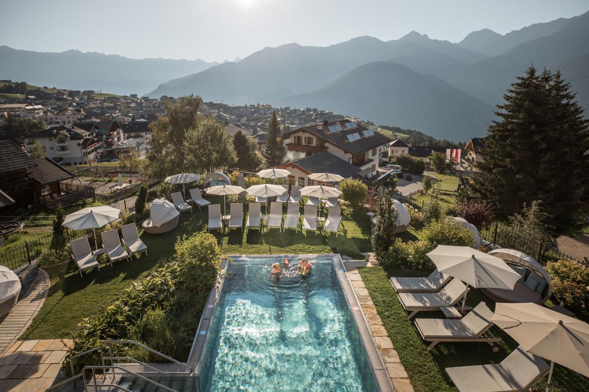 Schlosshotel Фис Екстериор снимка