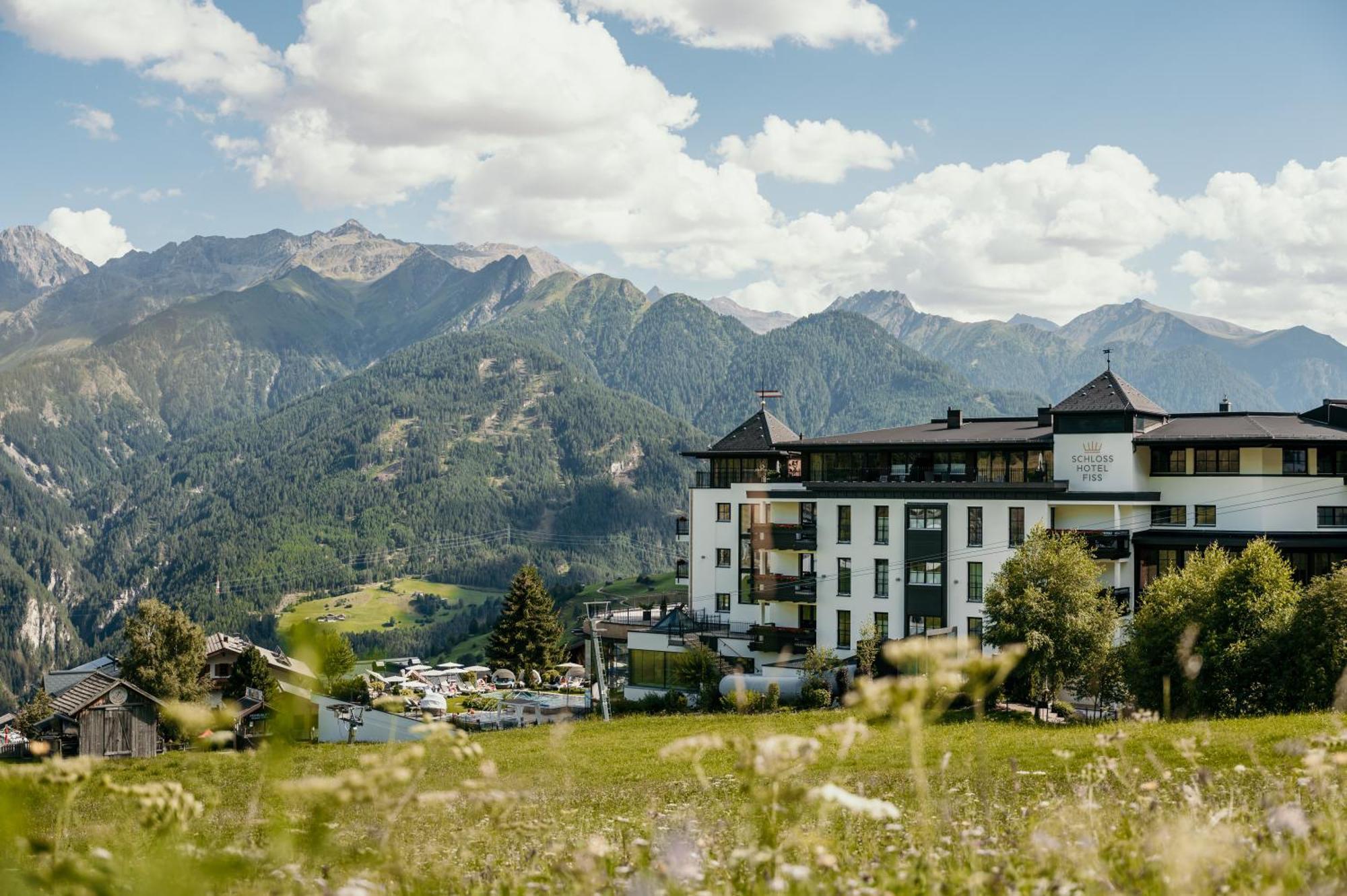 Schlosshotel Фис Екстериор снимка