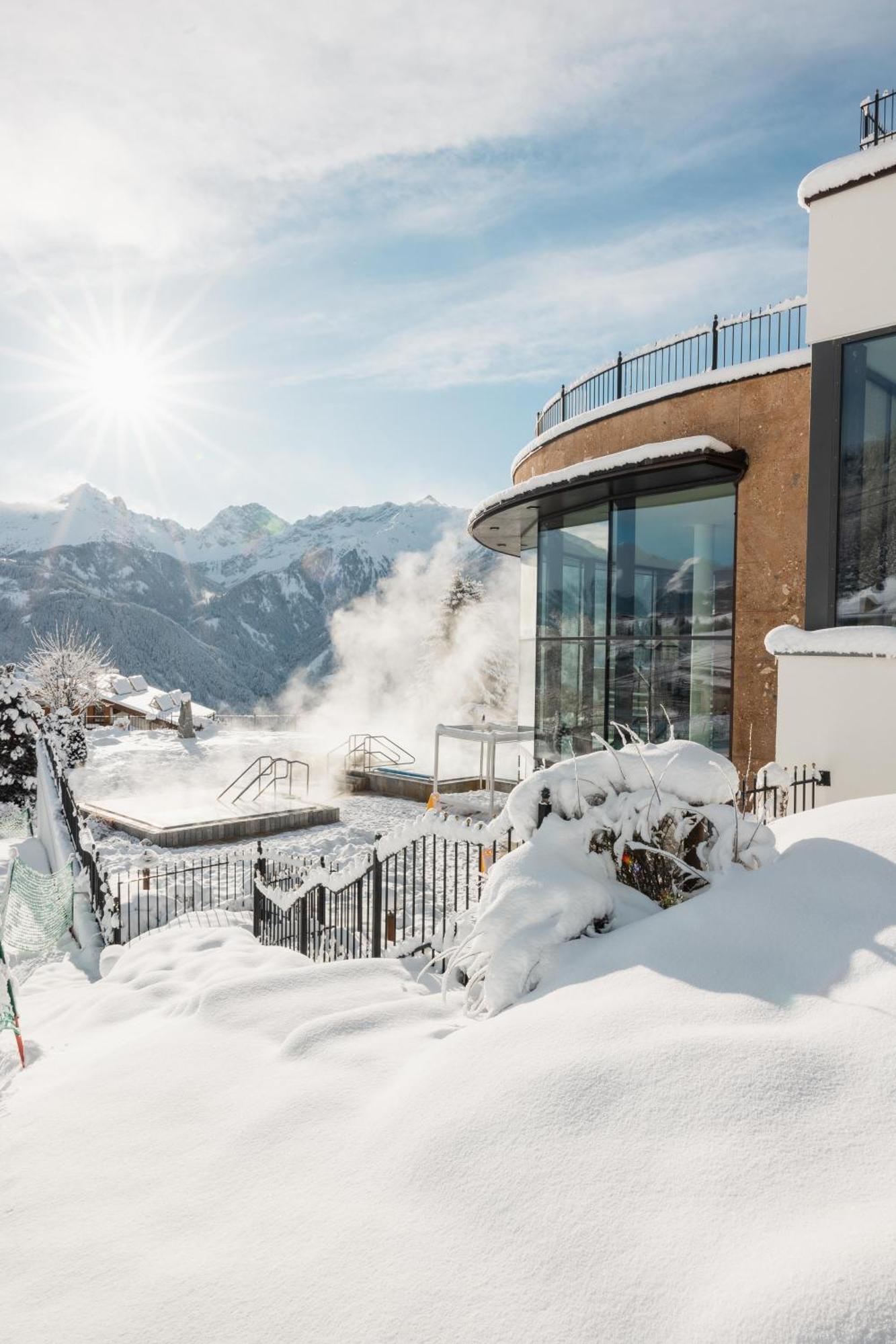 Schlosshotel Фис Екстериор снимка
