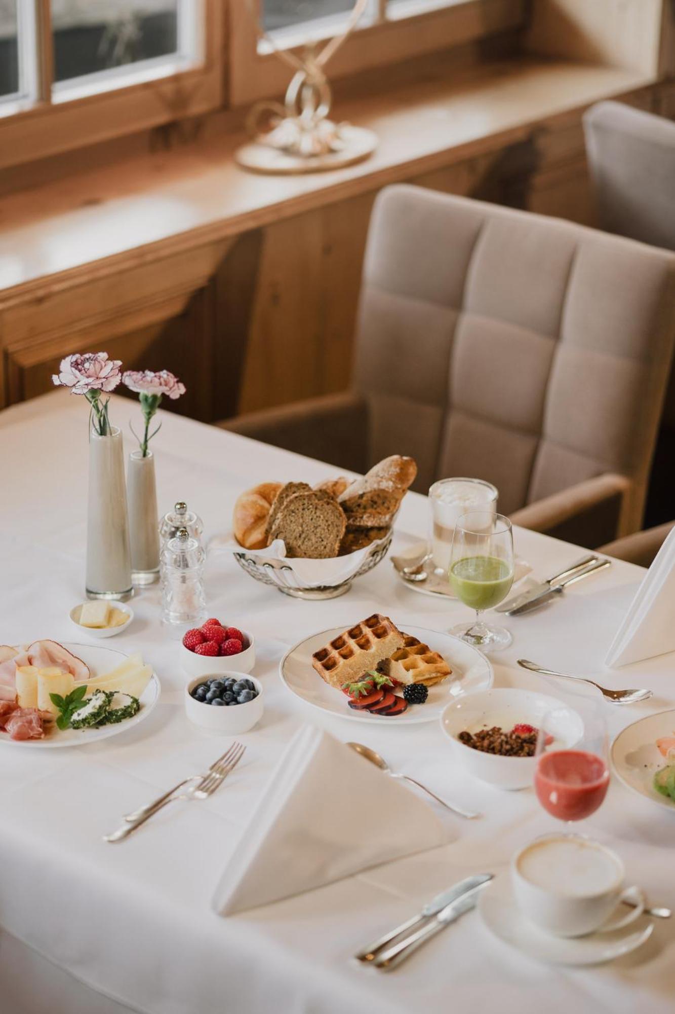 Schlosshotel Фис Екстериор снимка
