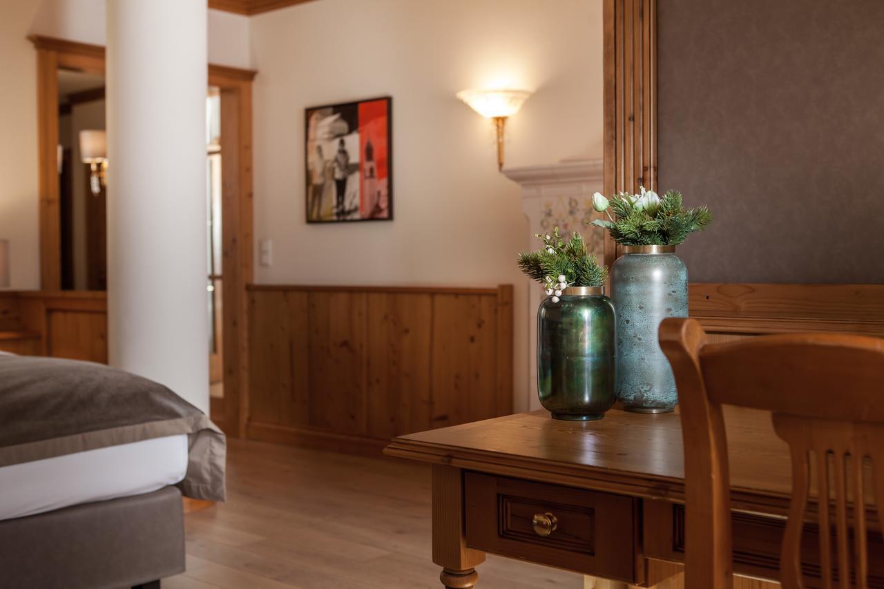 Schlosshotel Фис Екстериор снимка