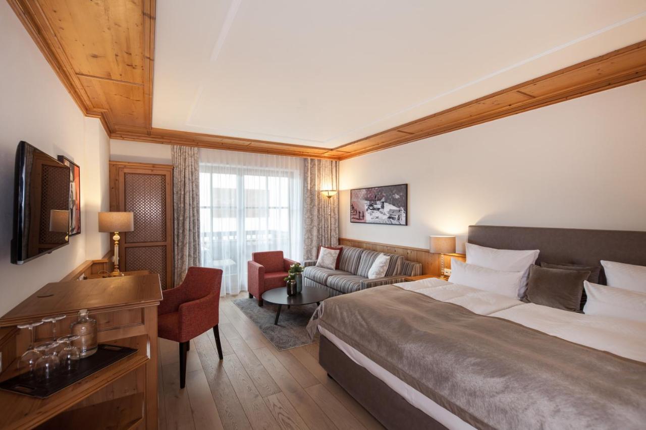 Schlosshotel Фис Екстериор снимка