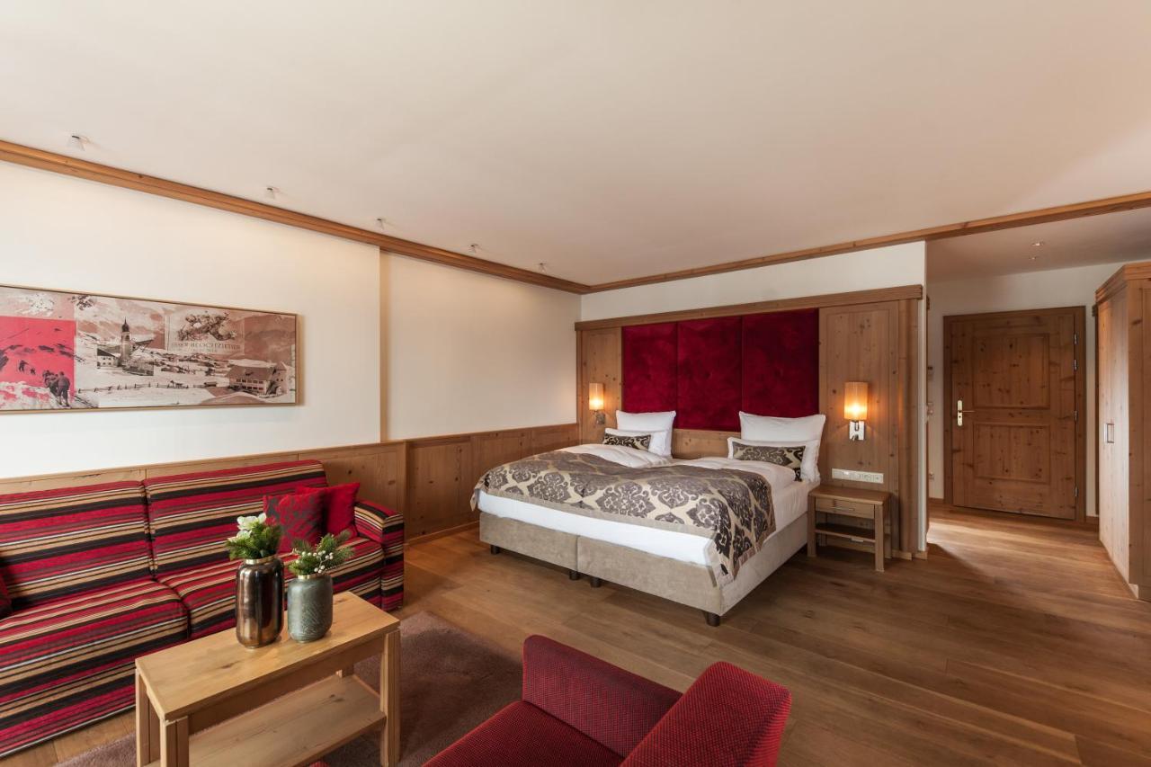 Schlosshotel Фис Екстериор снимка