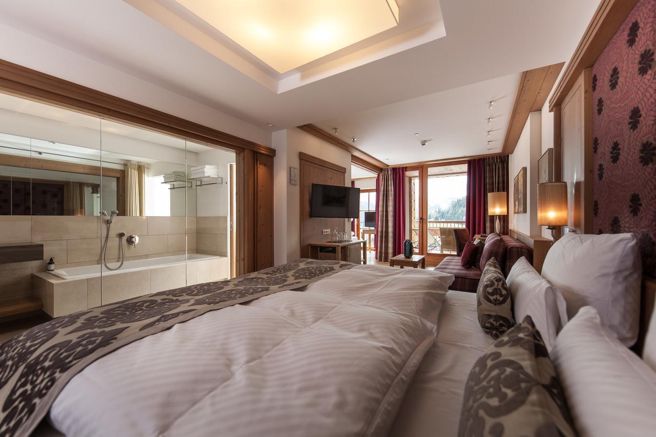 Schlosshotel Фис Екстериор снимка