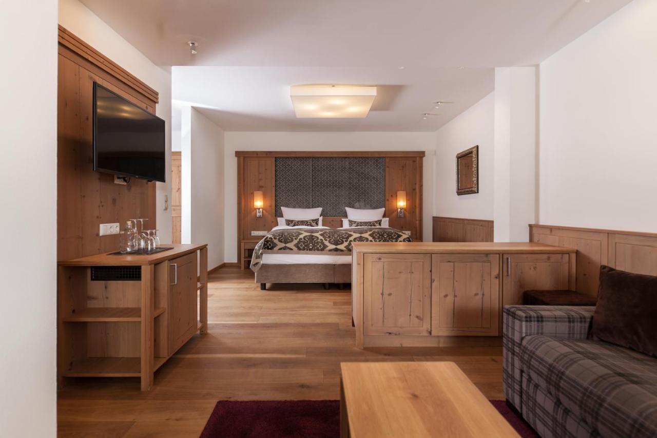 Schlosshotel Фис Екстериор снимка