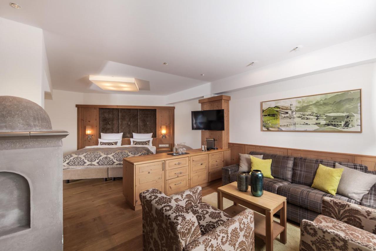 Schlosshotel Фис Екстериор снимка