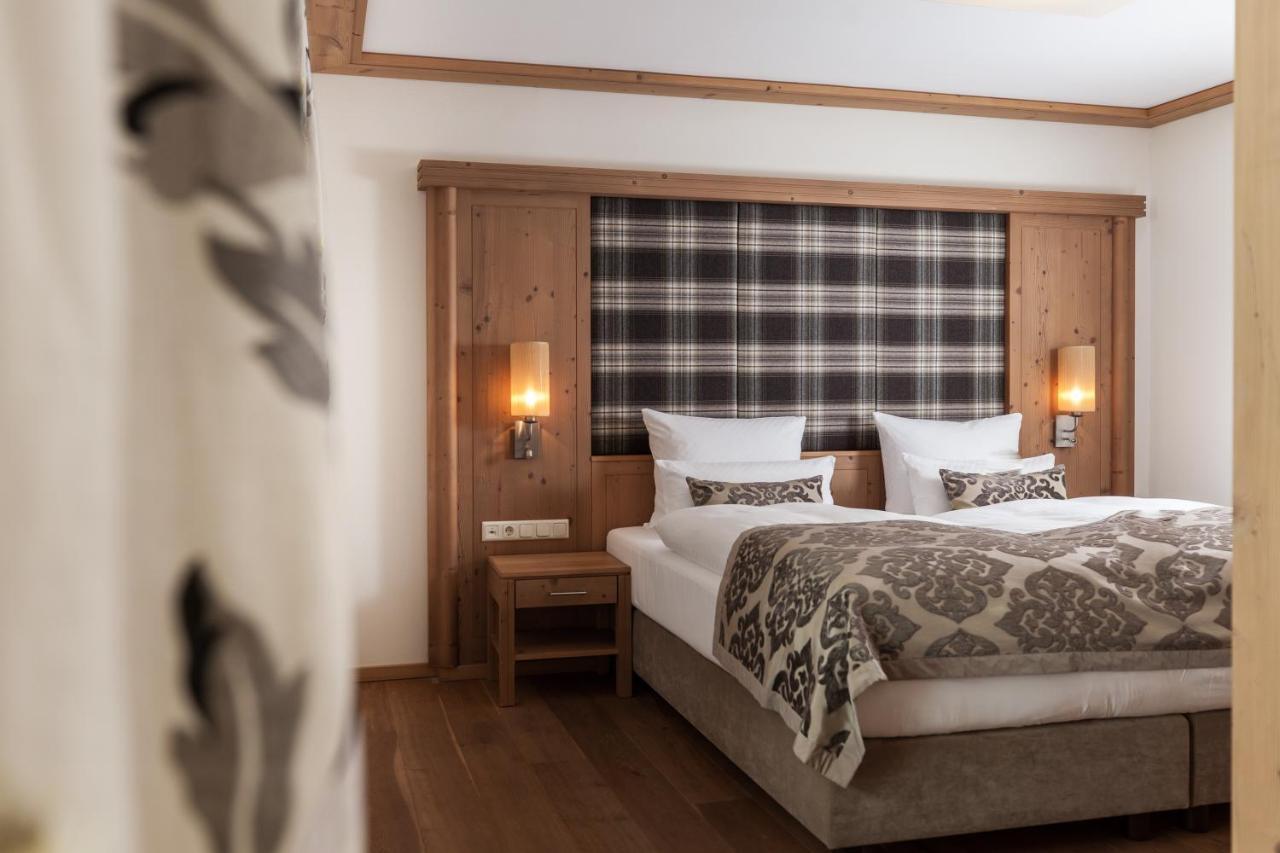 Schlosshotel Фис Екстериор снимка