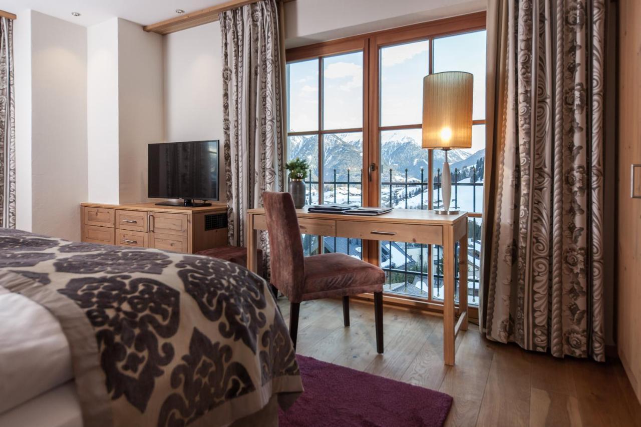 Schlosshotel Фис Екстериор снимка