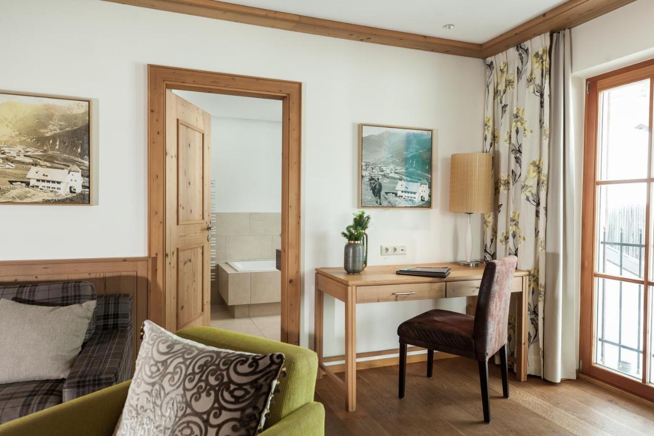 Schlosshotel Фис Екстериор снимка