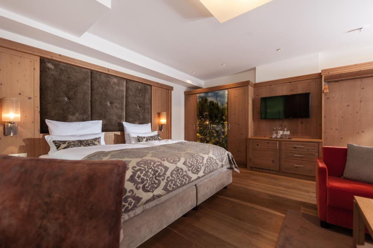Schlosshotel Фис Екстериор снимка