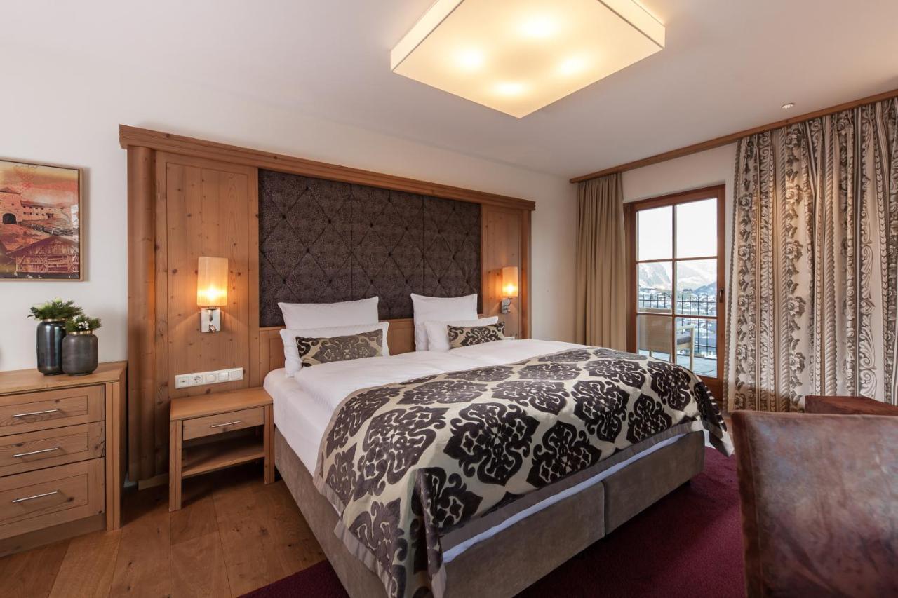 Schlosshotel Фис Екстериор снимка