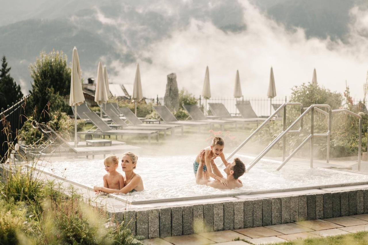 Schlosshotel Фис Екстериор снимка