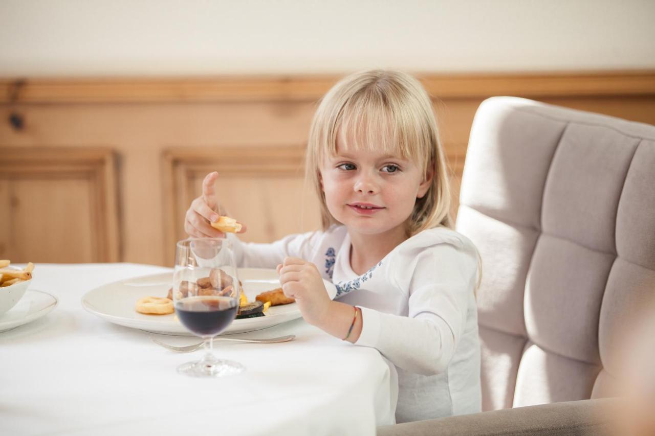 Schlosshotel Фис Екстериор снимка